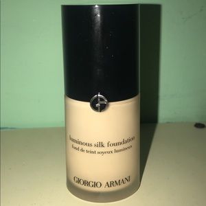 Giorgio Armani Luminous Silk Foundation